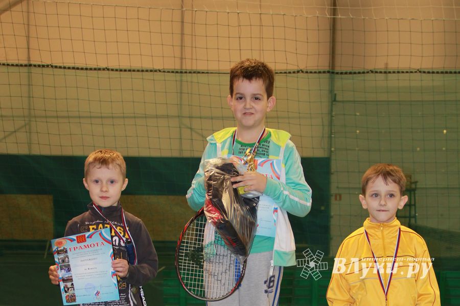 В Великих Луках прошло Первенство по большому теннису (фото)