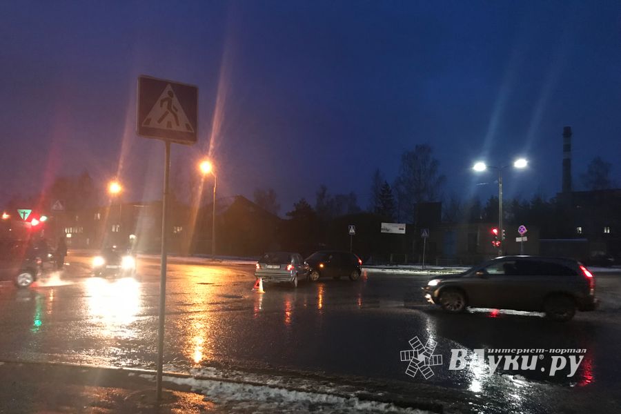 ФОТОФАКТ: Утреннее ДТП на Дружбе (ФОТО)