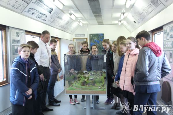 Информационный поезд Октябрьской железной дороги прибыл в Великие Луки