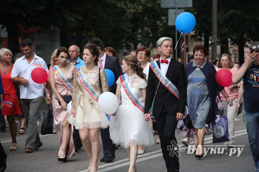 Великолукской «Бригантине» пришлось поплавать под дождём (ФОТО)