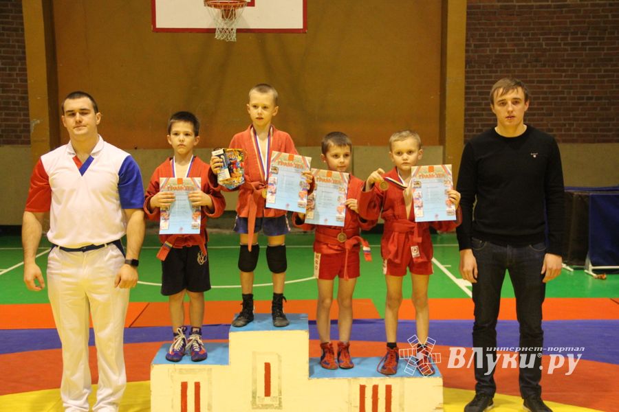 Великолукские самбисты завоевали 11 золотых наград (ФОТО)