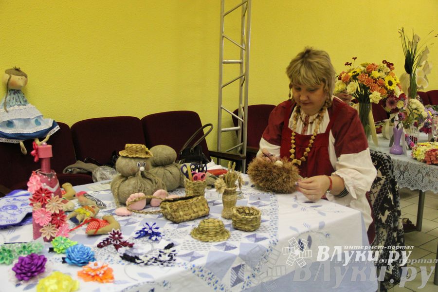 Выставка-ярмарка  «Волшебный сундучок»