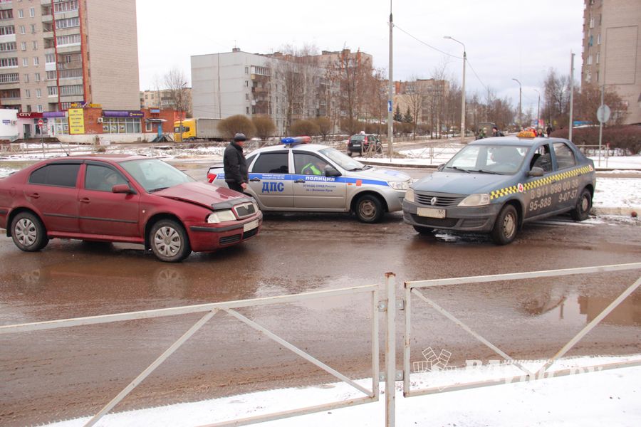 В Великих Луках произошло ДТП