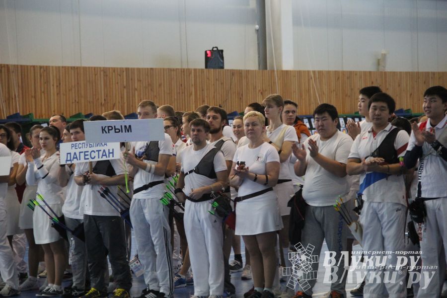 В Великих Луках состоялось открытие Чемпионата России по стрельбе из блочного и классического лука (фото)