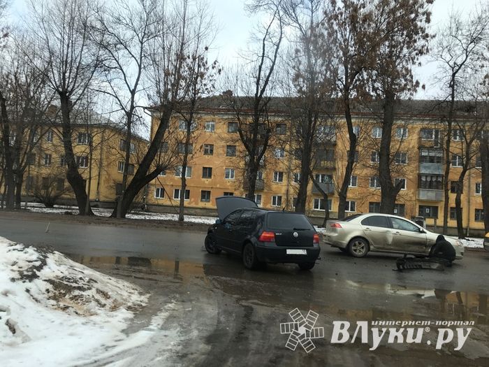 ДТП на выезде с АЗС на проспекте Гагарина (ФОТО)