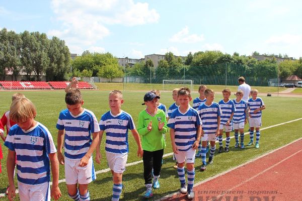 Юные футболисты из Калининграда стали победителями турнира «Локобол» в Великих Луках (фото)
