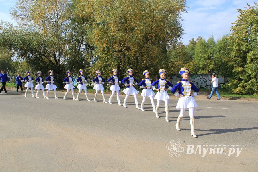 В Великих Луких благоустроили сквер на ул. Жукова (фото)