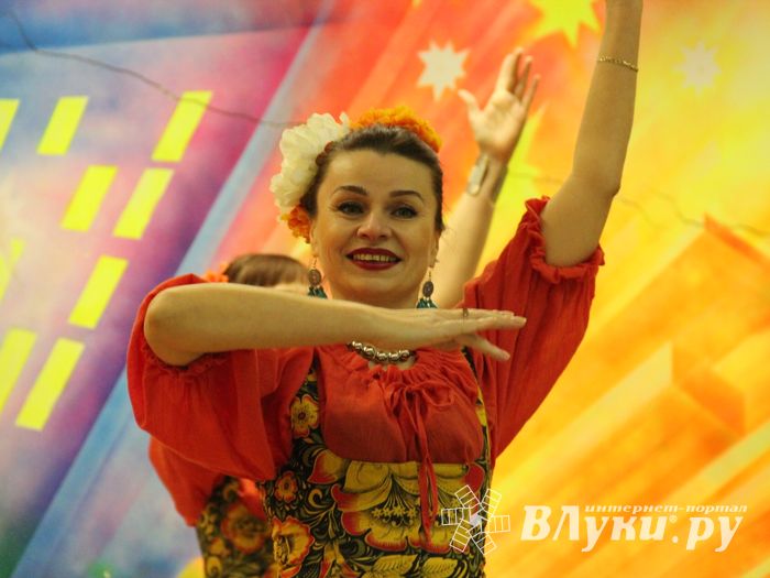 В Великих Луках открылась 8-ая Великолукская универсальная выставка (ФОТО)