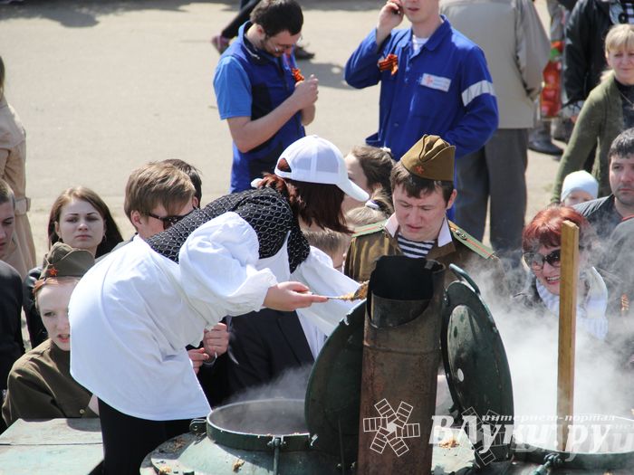 Парад Победы в Великих Луках (фото)