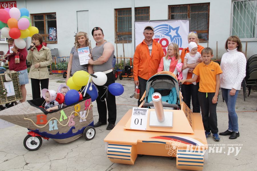 «Парад детских колясок» в День семьи, любви и верности (ФОТО)