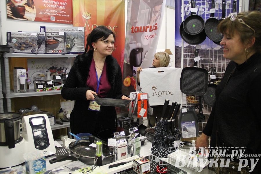 Универсальная выставка проходит в Великих Луках (фото)