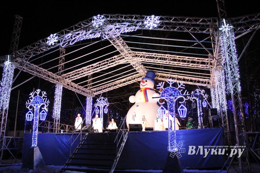 В Великих Луках петуха сменили на собак (ФОТО)