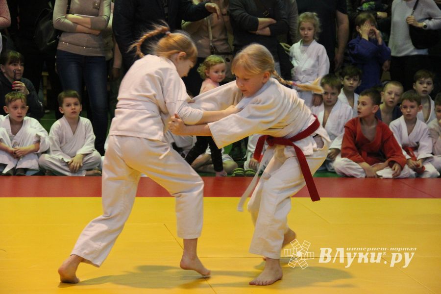 В Великих Луках прошли соревнования, посвященные памяти героев 6-й роты (ФОТО)