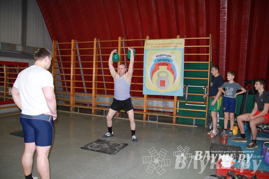В Великих Луках состоялся Чемпионат по гиревому спорту (фото)
