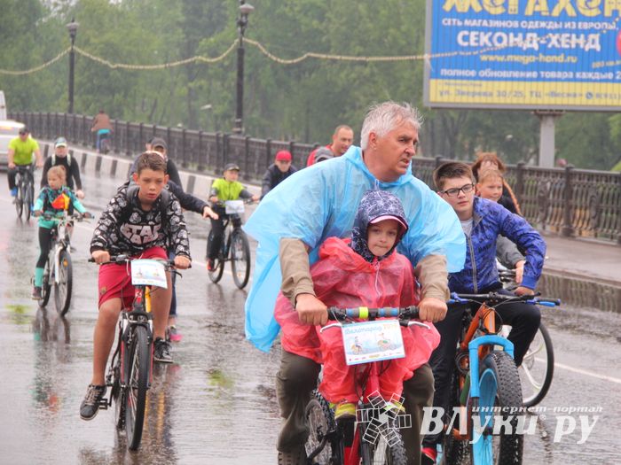 Зигзаг здоровья выполнили великолукские велосипедисты (ФОТО)