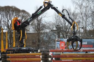 В финале конкурса «Лучший оператор гидроманипулятора-2014» великолукский оператор стал бронзовым призером (фото)