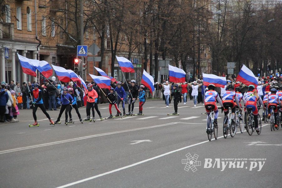Великие Луки отметили День народного единства (фоторепортаж)