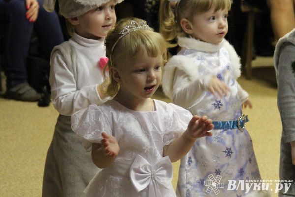 В детских садах Великих Лук полным ходом идут Новогодние  утренники