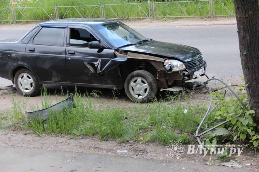 ДТП возле бани «Каменка» в Великих Луках (ФОТО)