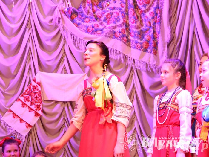 Рождественский концерт ансамбля «Заряница» прошел в Великих Луках (фото)