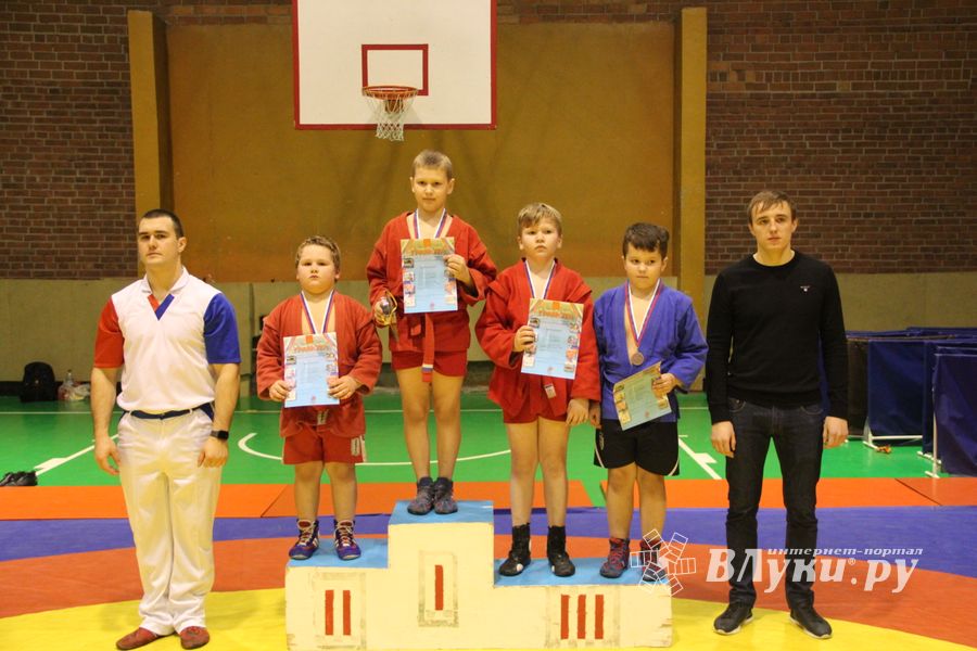 Великолукские самбисты завоевали 11 золотых наград (ФОТО)