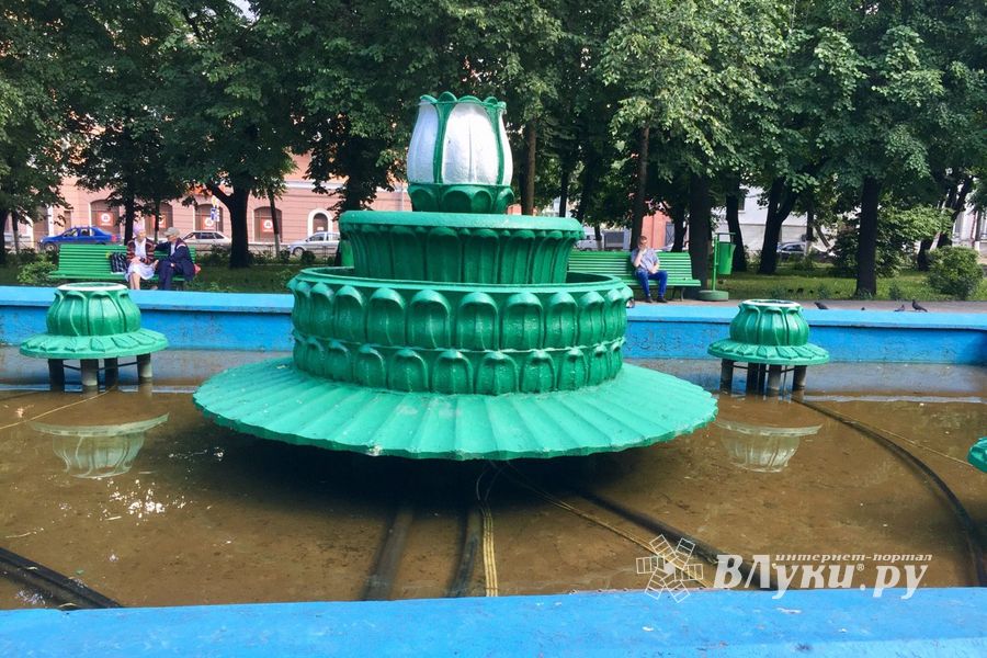Страшнее, чем у Хичкока — фонтан в Великих Луках (ФОТО 16+)