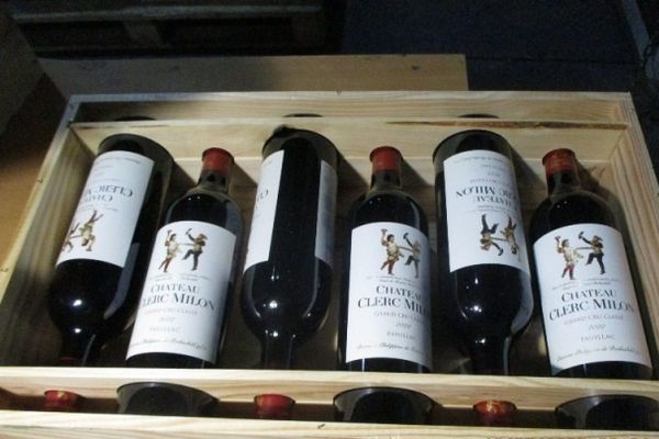 Псковские таможенники выявили 50 нелегальных коробок с вином на российско-латвийской границе (ФОТО)