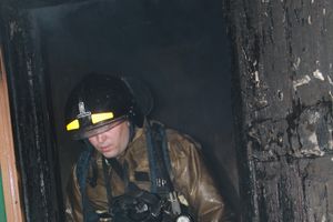 В Великих Луках на проспекте Гагарина загорелась квартира (фото)