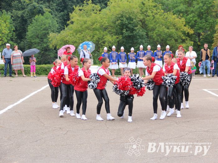 В Великих Луках проходит Международный фестиваль-конкурс среди мажореток и барабанщиц (ФОТО)