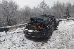 В Великолукском районе фура вылетела на встречу легковушке (ФОТО)