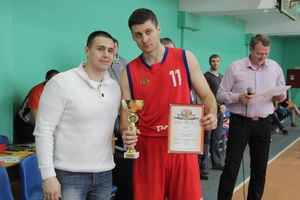 В Великих Луках прошел чемпионат по баскетболу