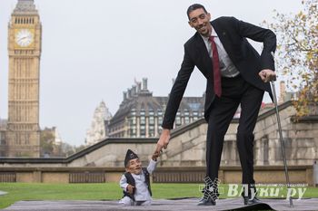 Самый высокий человек в мире встретился с самым маленьким (фото)