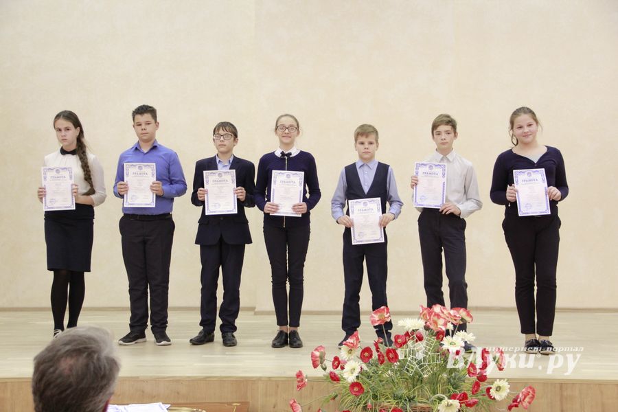 В великолукской школе № 13 чествовали лучших в спорте и учебе (ФОТО)