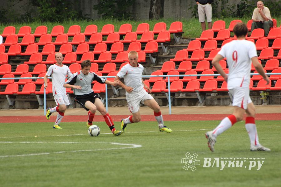 "Экспресс" (Великие Луки) - "Купол-ВДВ" (Псков)