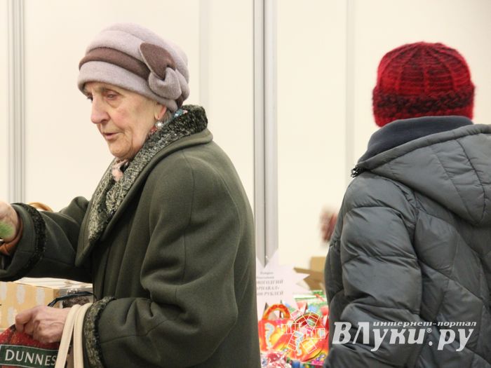 В Великих Луках открылась 8-ая Великолукская универсальная выставка (ФОТО)