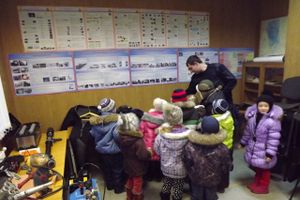 Гдовские спасатели встречали юных гостей (фото)