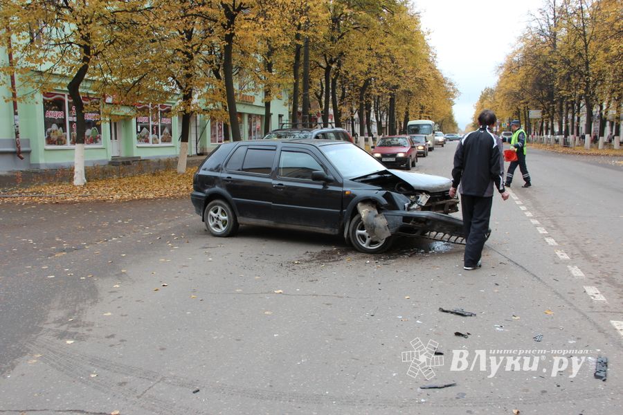 ДТП на проспекте Ленина в Великих Луках (ФОТО)