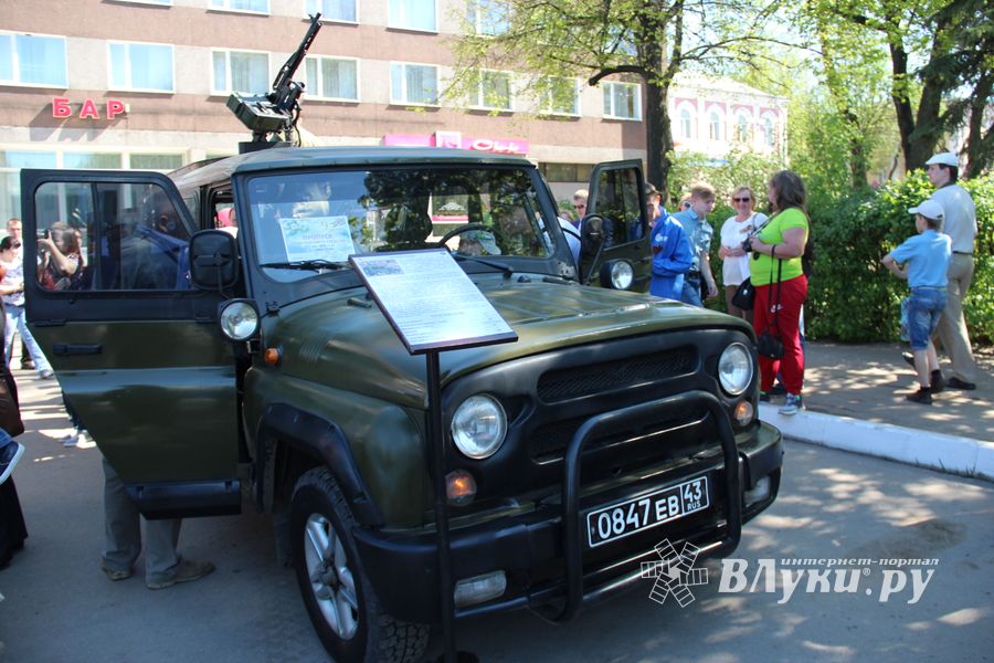 В Великих Луках прошел Парад Победы (ФОТО)