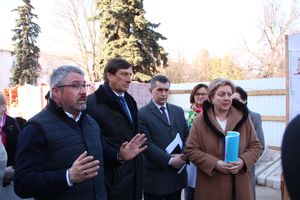 В театре не могут быть пластиковые окна... (фото)