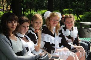 «Последний звонок» в школах Великих Лук