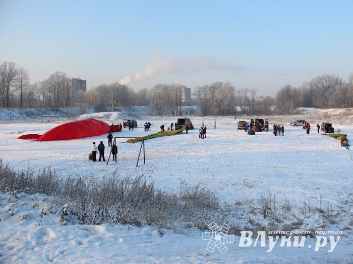 Над Великими Луками взлетели «Яблоки на снегу» (фото)