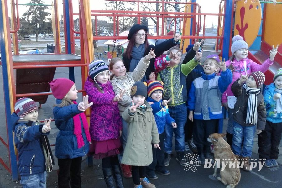 Весёлое шоу на площади Калинина в Великих Луках (ФОТО)