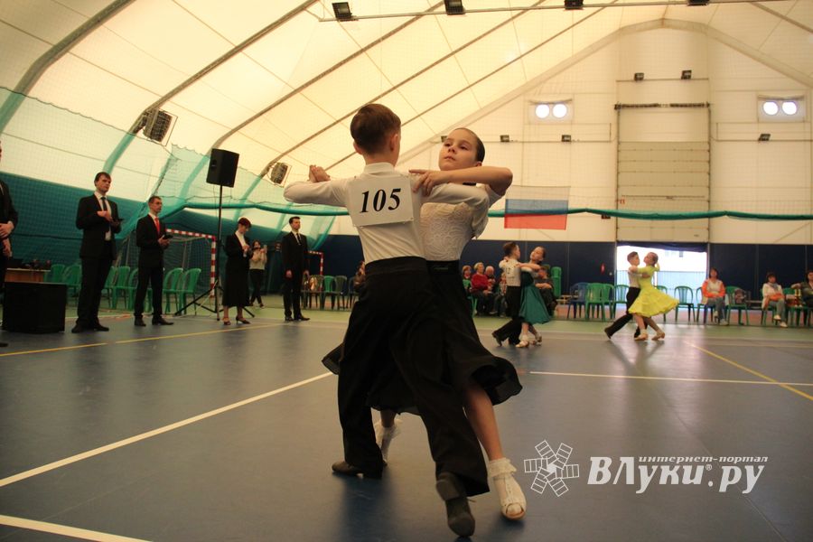 В Великих Луках прошел турнир по спортивным бальным танцам (ФОТО)