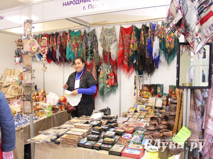 В Великих Луках открылась 10-я универсальная выставка (ФОТО)