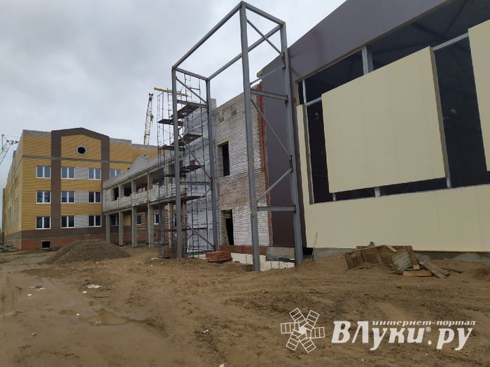 Руководству Великих Лук поручено ускорить строительство школы (ФОТО)