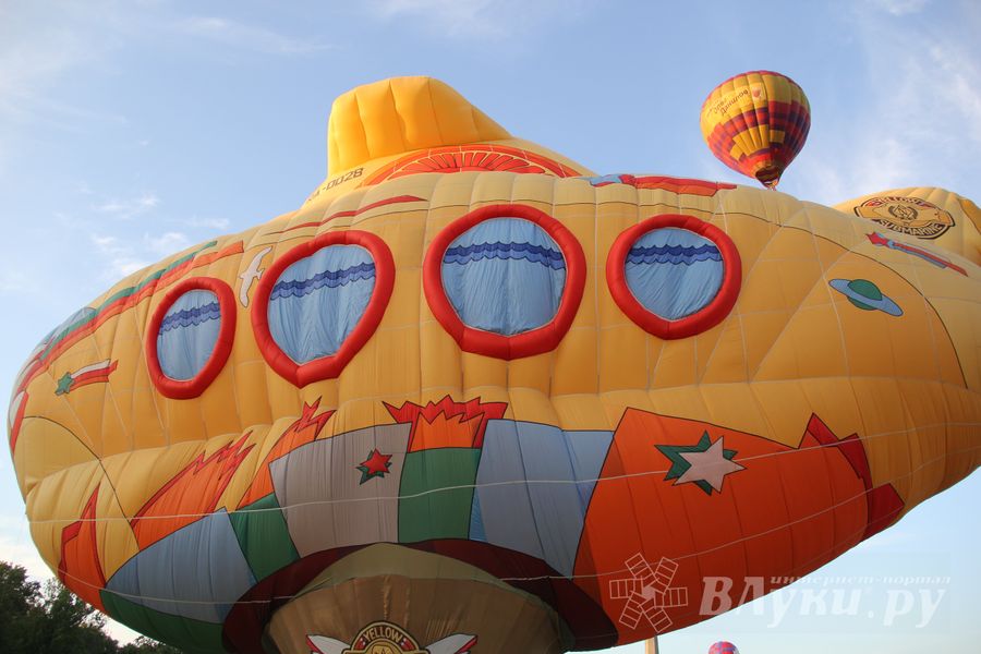 В Великих Луках открылась Международная юбилейная встреча воздухоплавателей (фото)