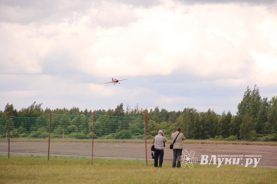 В Великих Луках проходит 7-й Фестиваль авиамодельного спорта (ФОТО)