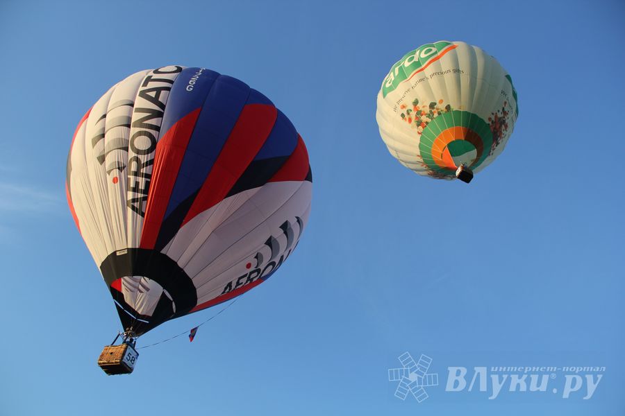 В Великих Луках открылась Международная юбилейная встреча воздухоплавателей (фото)