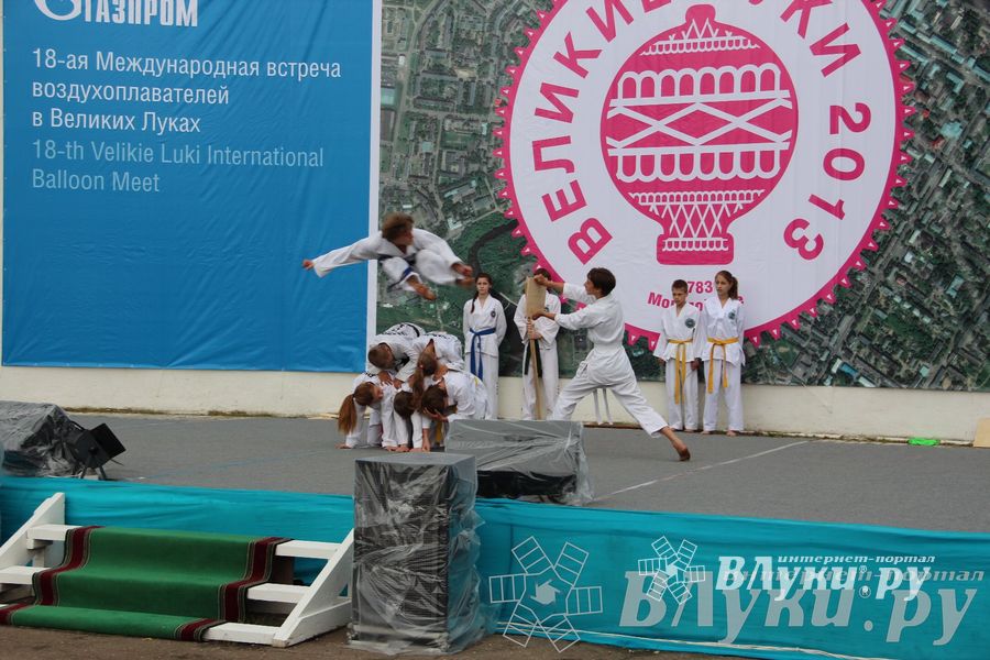 Открытие 18-й Международной встречи воздухоплавателей в Великих Луках