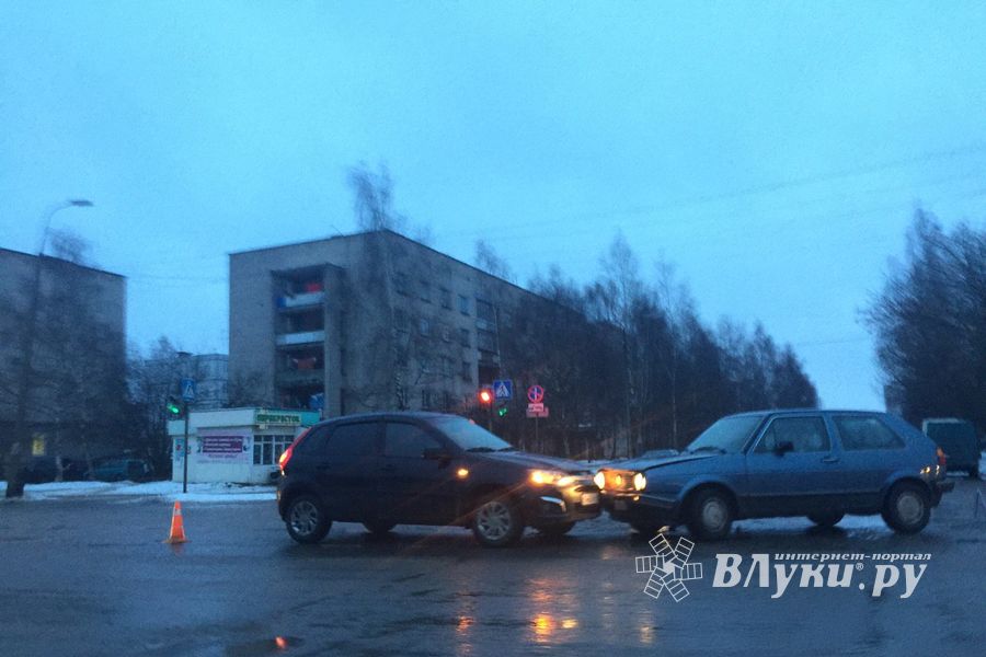 ФОТОФАКТ: Утреннее ДТП на Дружбе